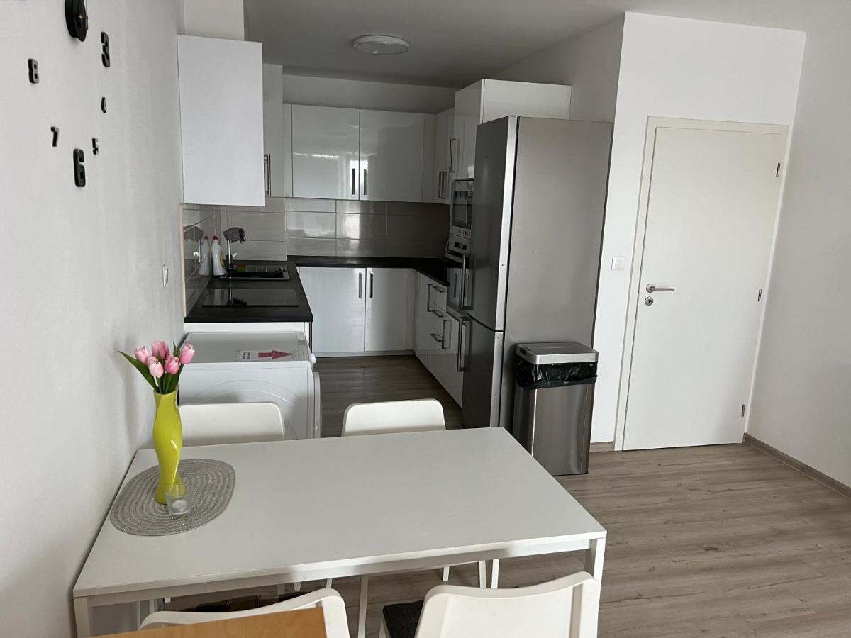 Beautiful 2 Bedroom Apartment Prostějov Esterno foto