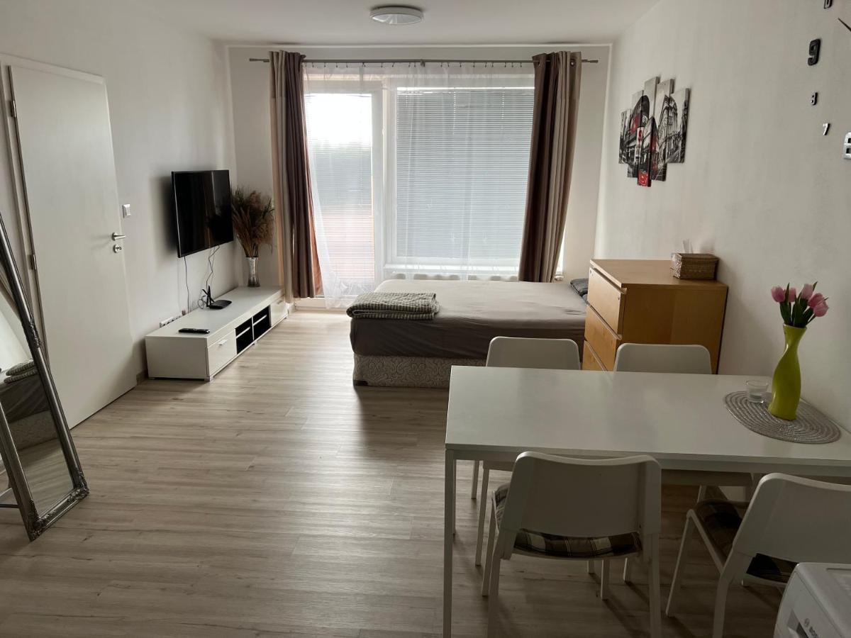 Beautiful 2 Bedroom Apartment Prostějov Esterno foto